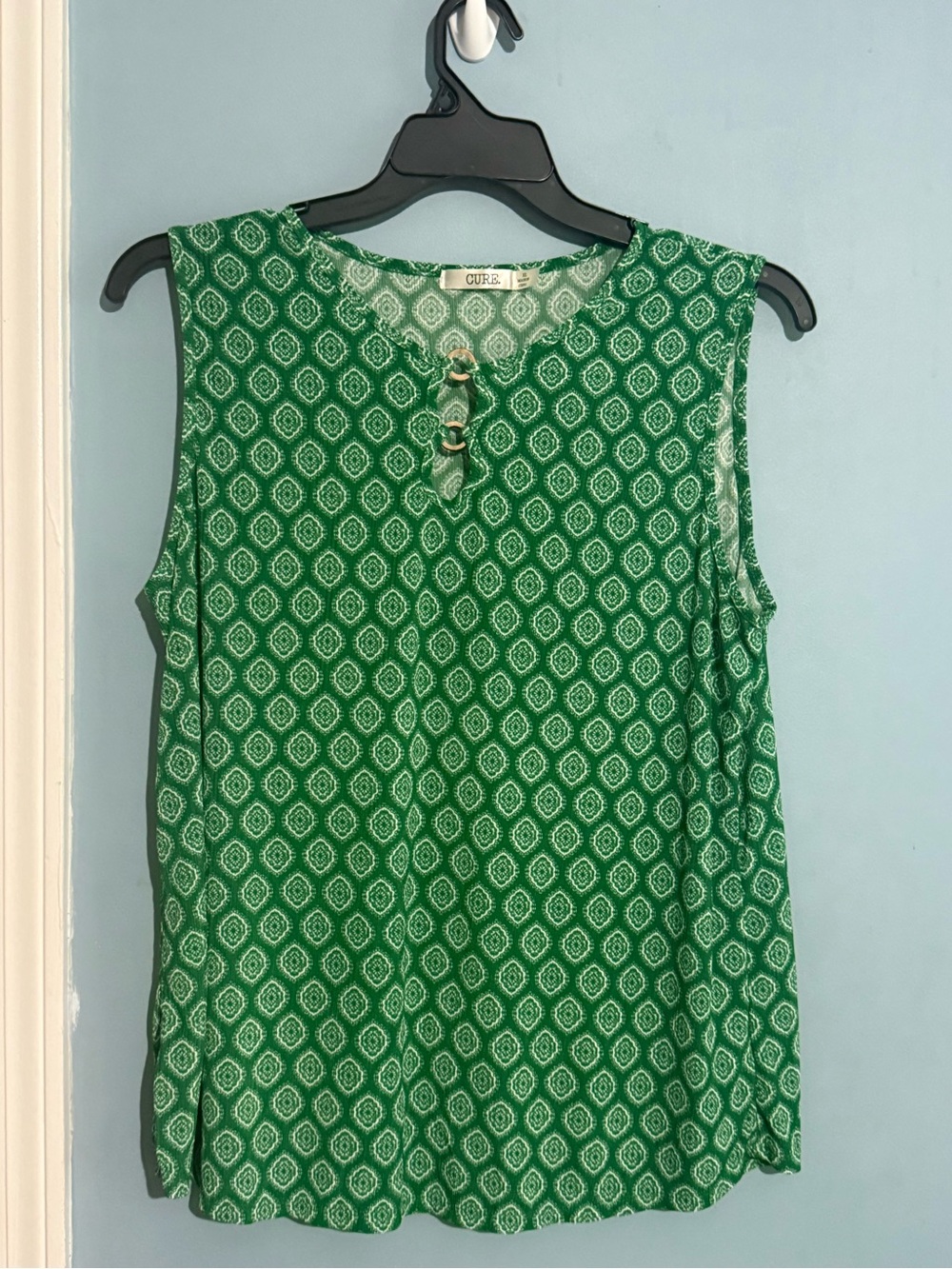 Cure Green Printed Sleeveless Keyhole Tank - Picture 2 of 11